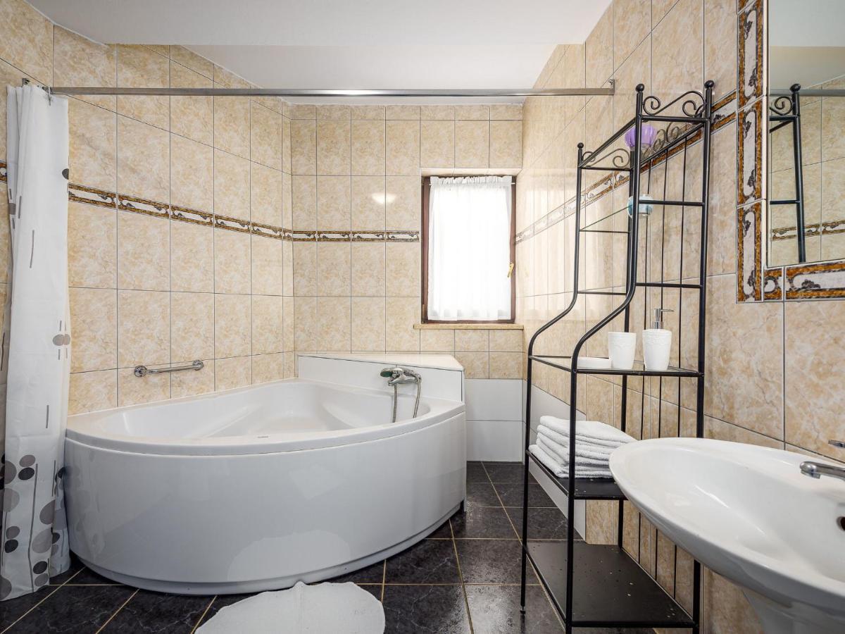Villa Martimar With Pool And Hot Tub In Istria Rosini ภายนอก รูปภาพ