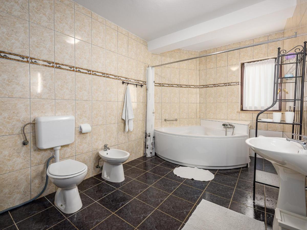 Villa Martimar With Pool And Hot Tub In Istria Rosini ภายนอก รูปภาพ